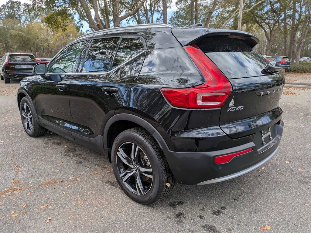 Used 2023 Volvo XC40 B5 Plus AWD/4WD image 6