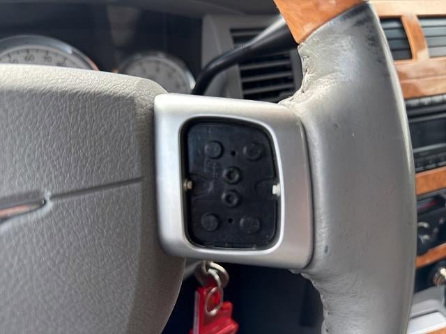 Used 2007 Chrysler Aspen Limited AWD/4WD image 32