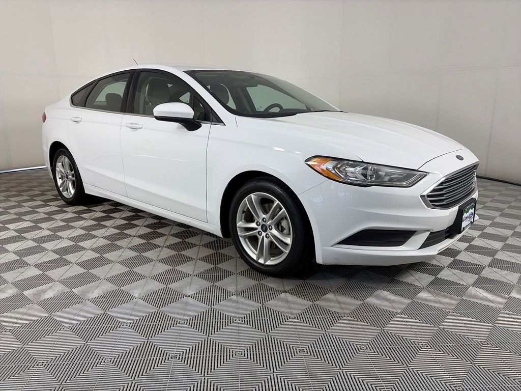 Used 2018 Ford Fusion SE image 1