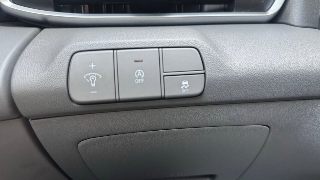 Used 2025 Hyundai Elantra SE image 14