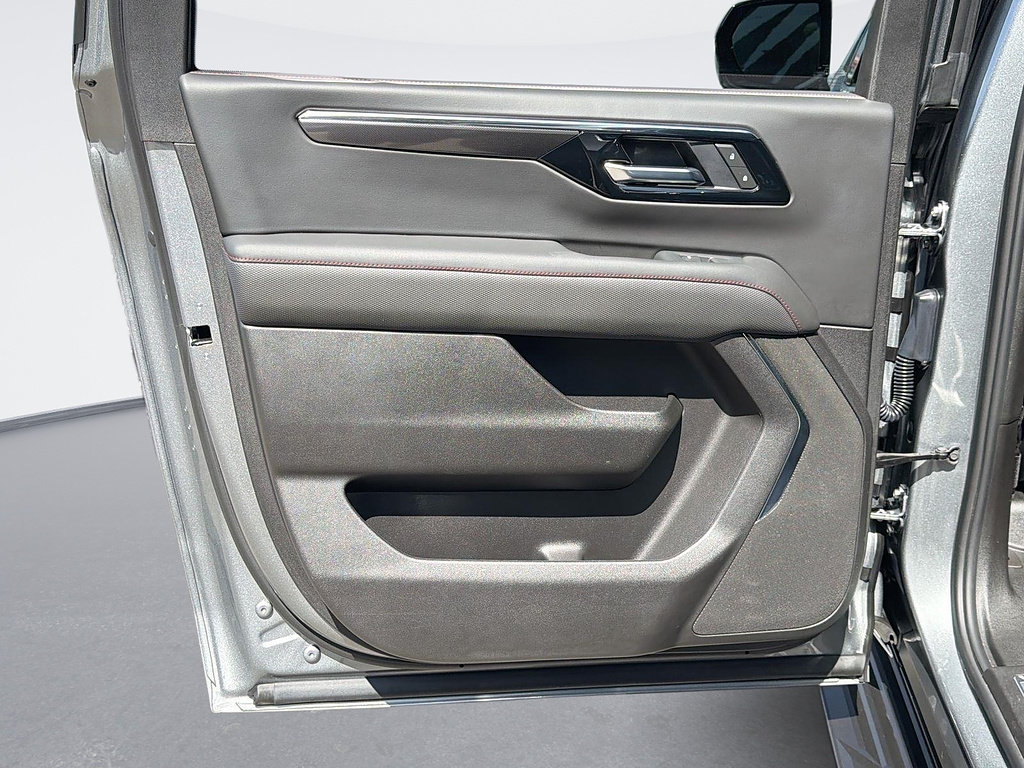 Used 2026 Chevrolet Suburban RST RWD image 23