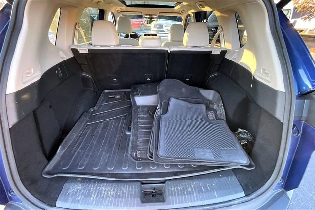 Used 2023 Nissan Rogue SL w/ SL Premium Package image 21