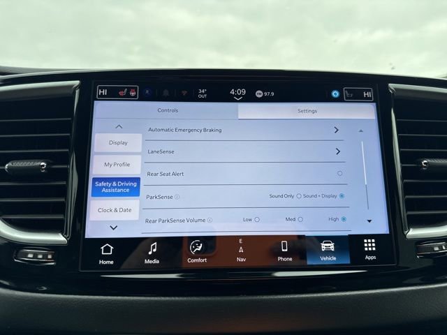 Used 2025 Chrysler Pacifica Limited image 33