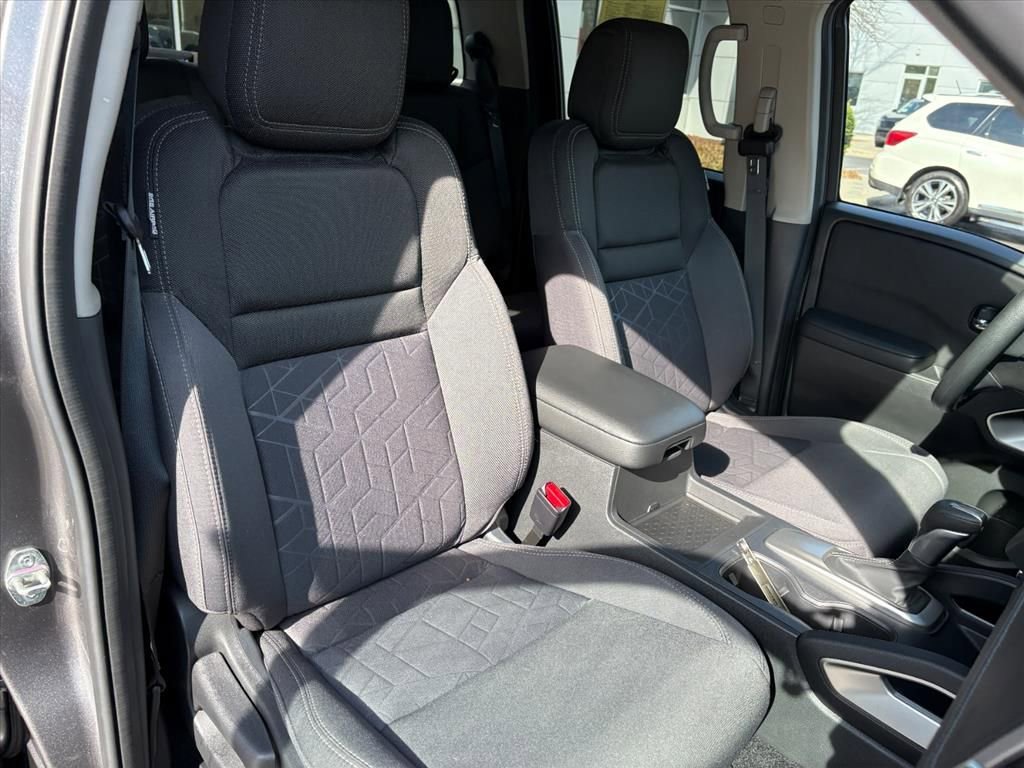 Certified 2025 Nissan Frontier SV image 19