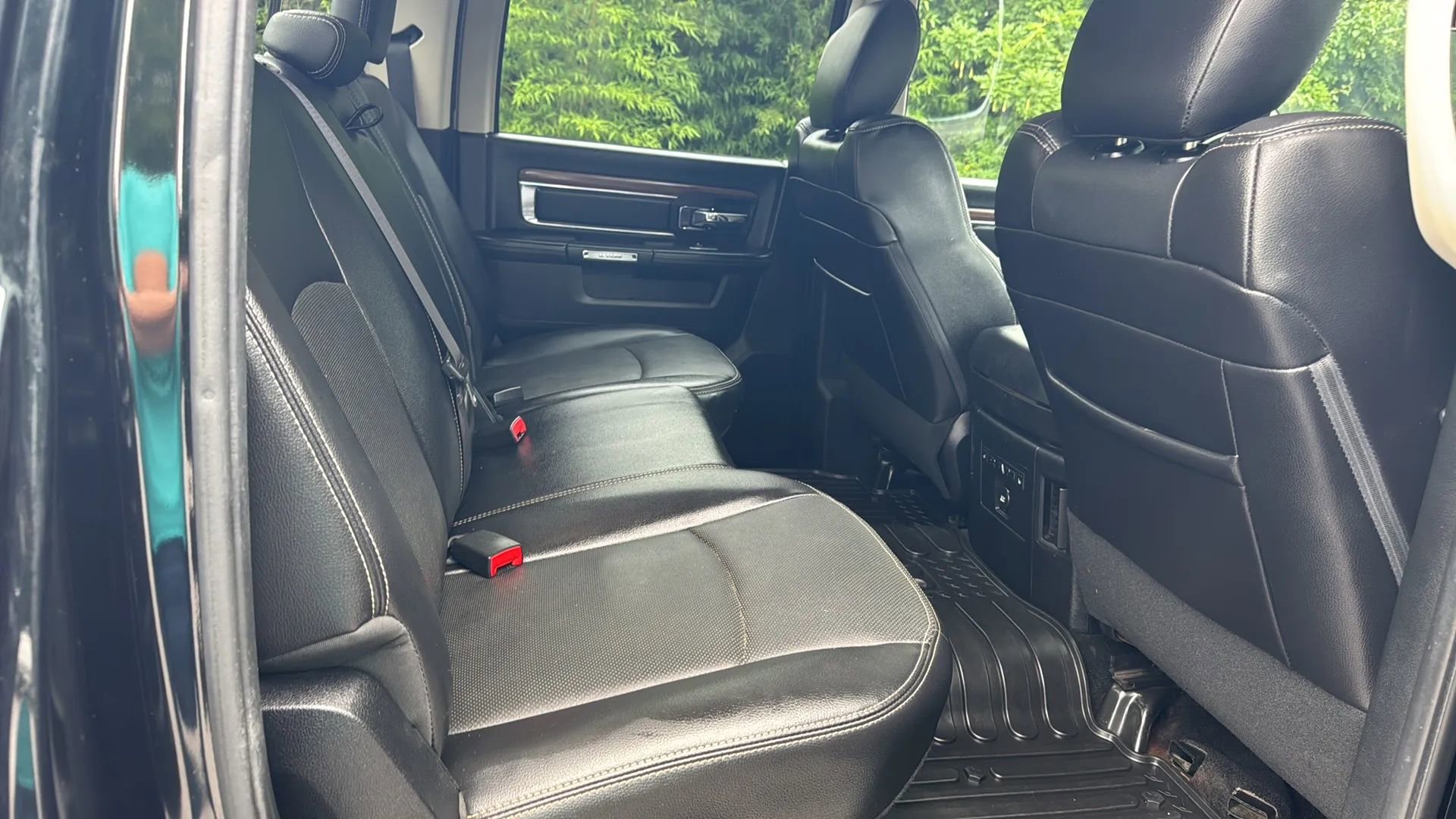 Used 2016 RAM 1500 Laramie w/ Convenience Group image 12