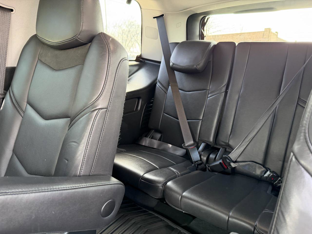 Used 2020 Cadillac Escalade Premium Luxury w/ Escalade Sport Edition image 15