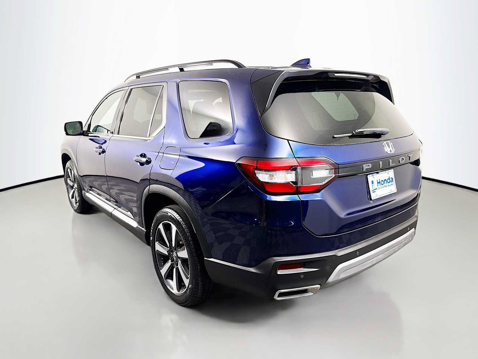 Certified 2024 Honda Pilot Touring image 5