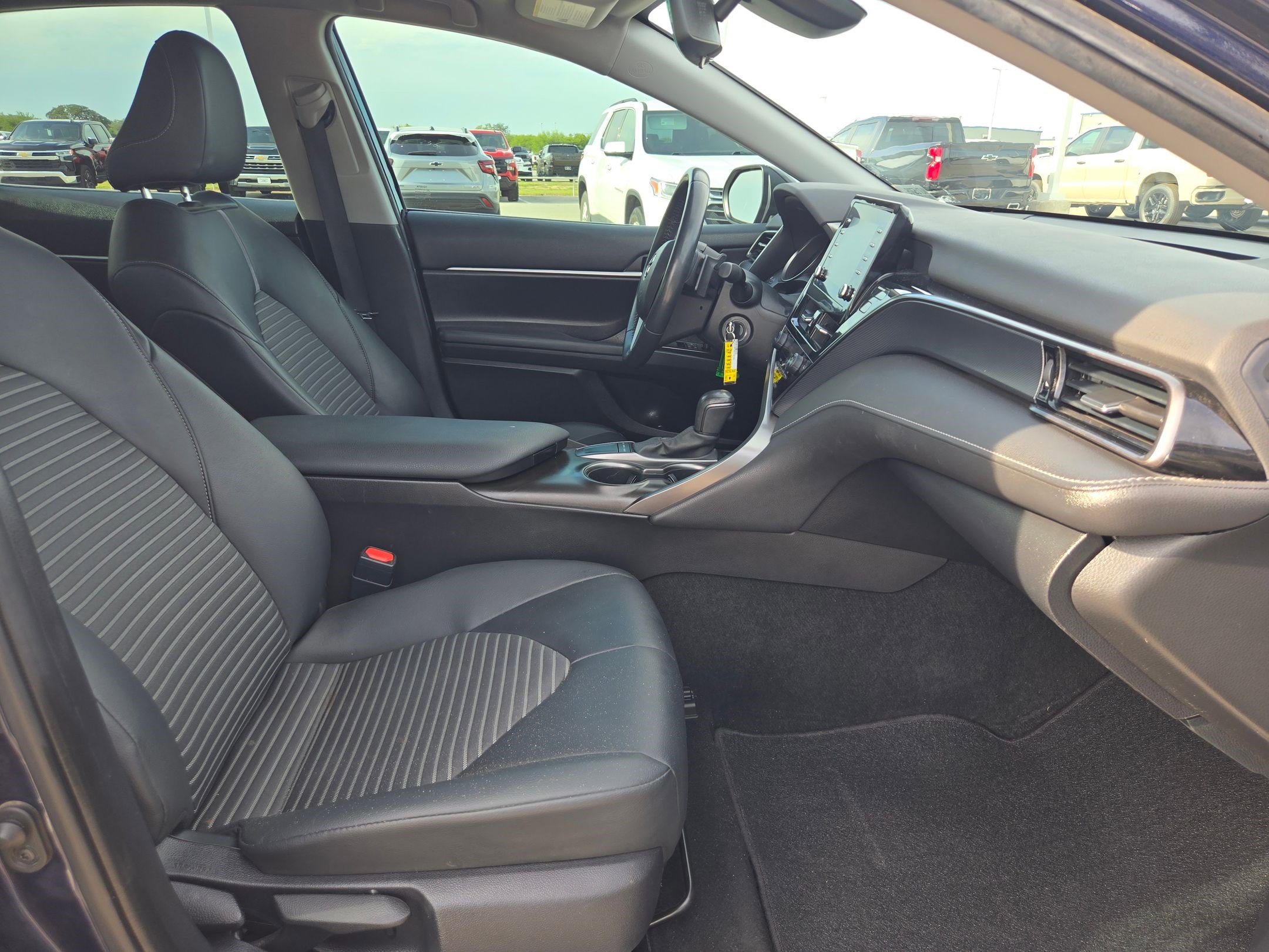 Used 2022 Toyota Camry SE FWD image 24