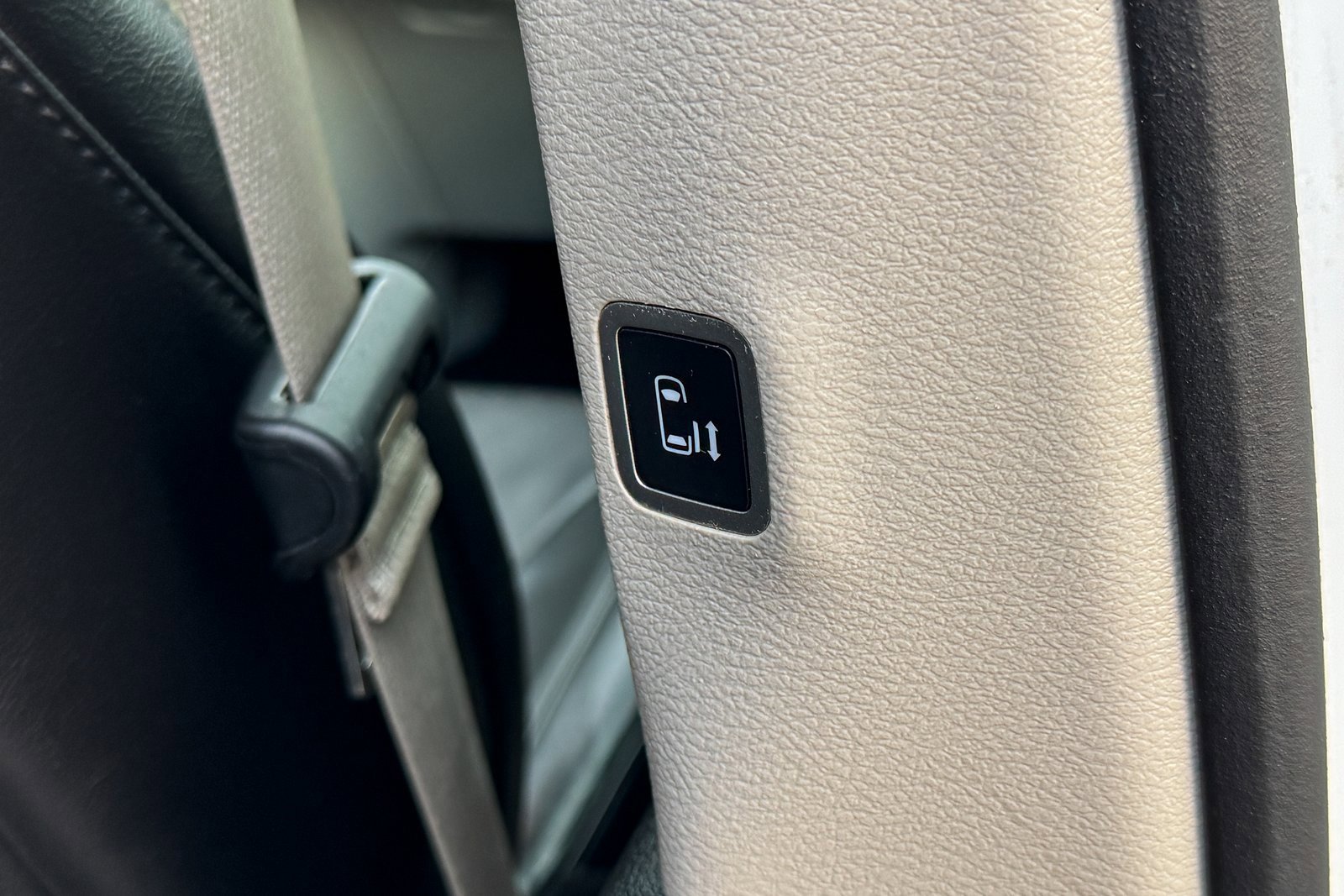 Used 2022 Chrysler Pacifica Touring-L image 13