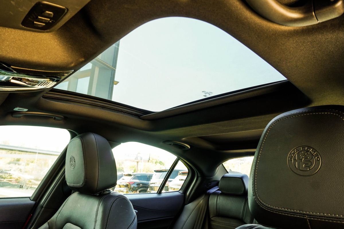 Used 2022 Alfa Romeo Giulia Veloce image 39