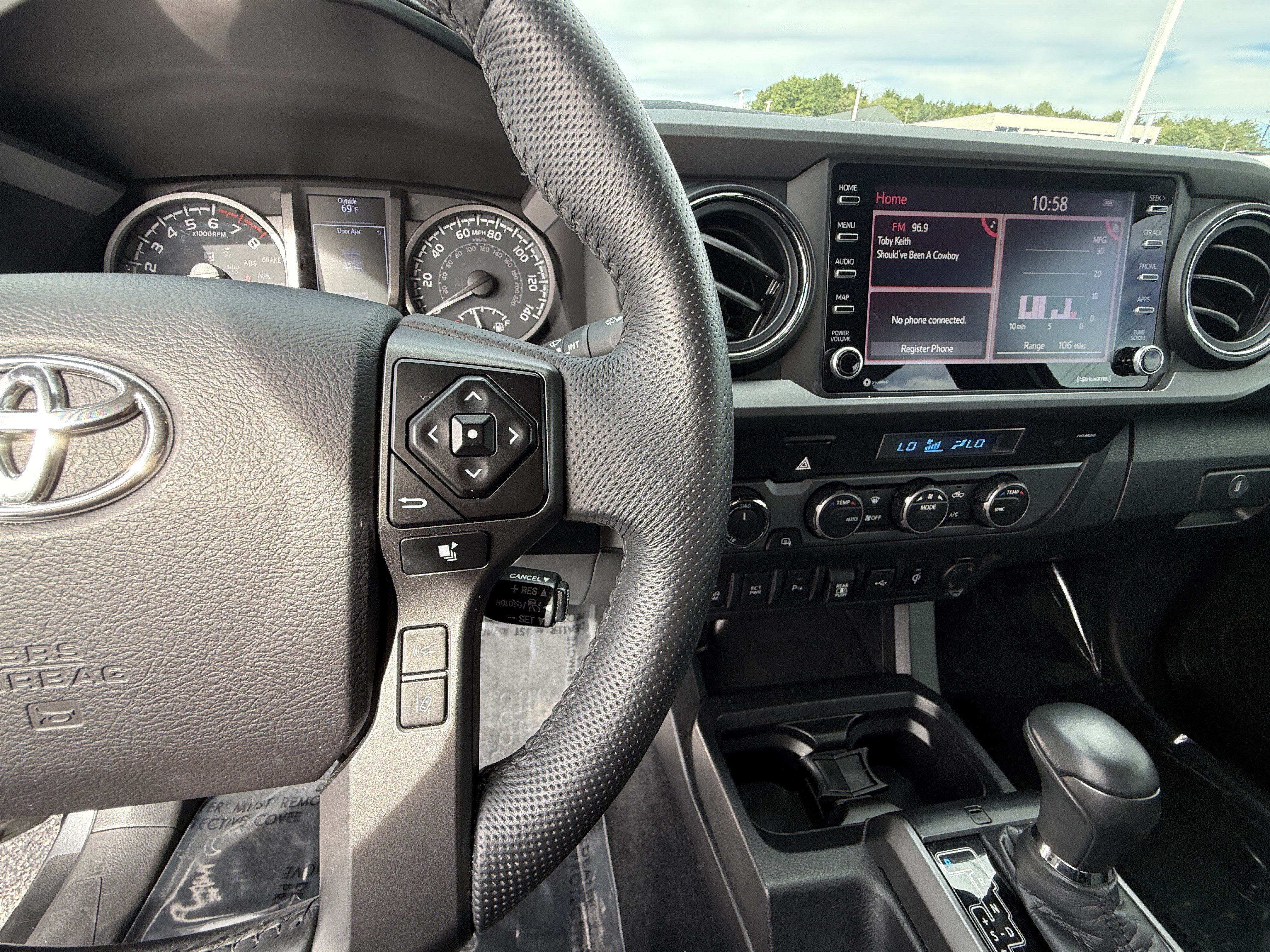 Used 2021 Toyota Tacoma TRD Off-Road w/ Technology Package AWD/4WD image 20