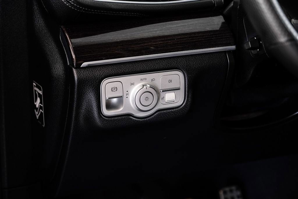 Used 2023 Mercedes-Benz GLS 450 4MATIC w/ AMG Line Exterior image 32