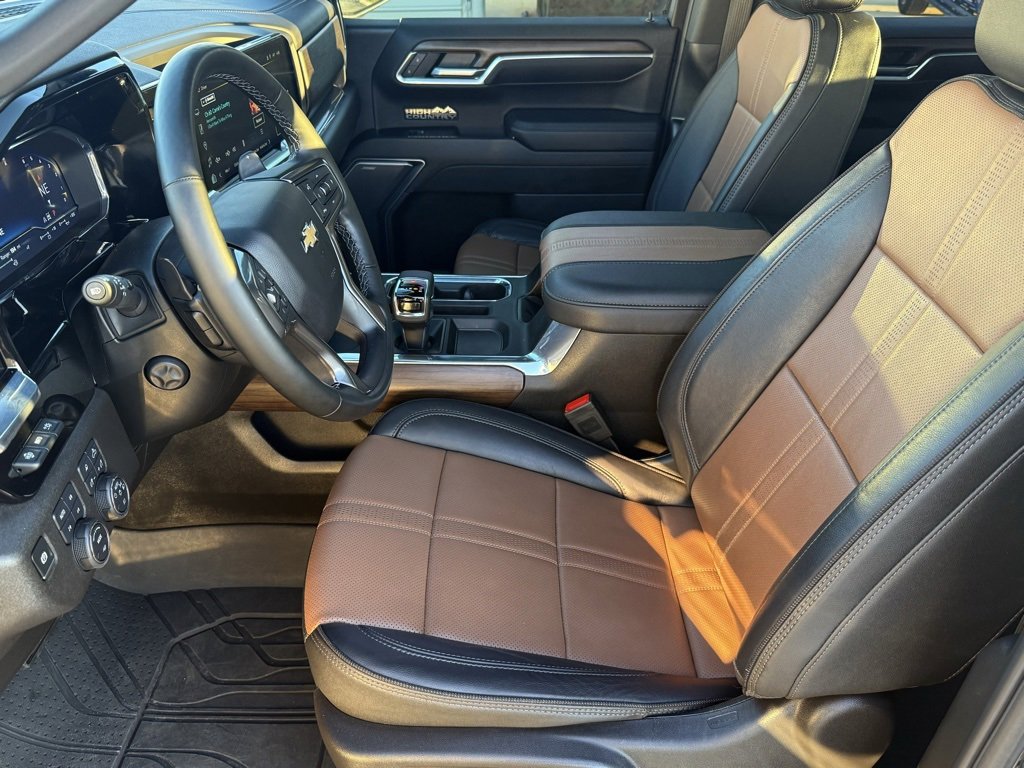 Used 2025 Chevrolet Silverado 1500 High Country w/ High Country Premium Package image 15