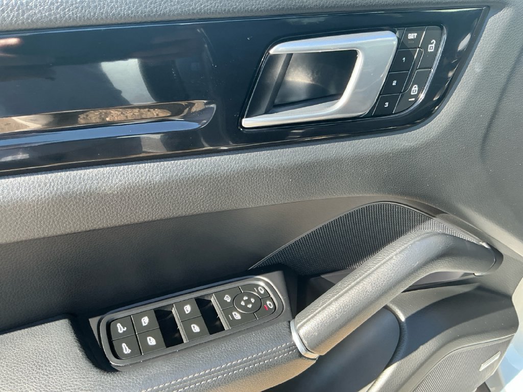 Used 2023 Porsche Cayenne S AWD/4WD image 16