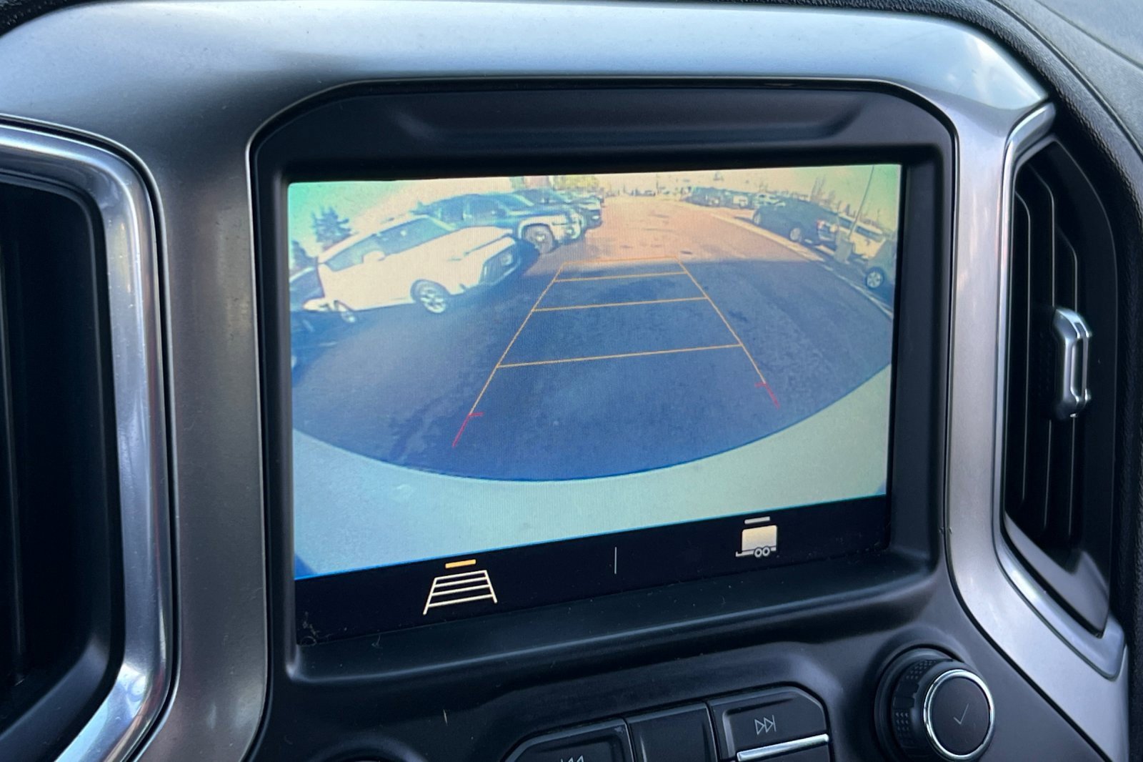 Used 2021 Chevrolet Silverado 1500 LT w/ Z71 Off-Road Package image 18