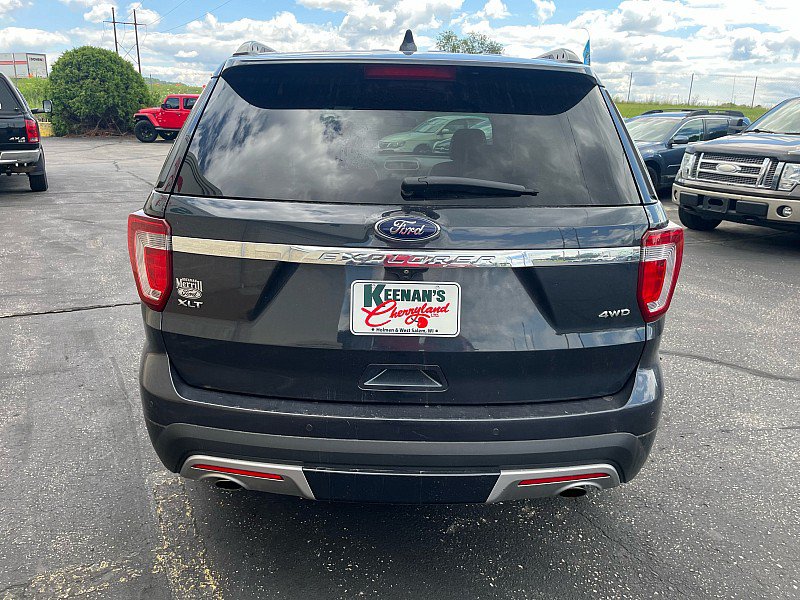 Used 2017 Ford Explorer XLT w/ Equipment Group 202A AWD/4WD image 7