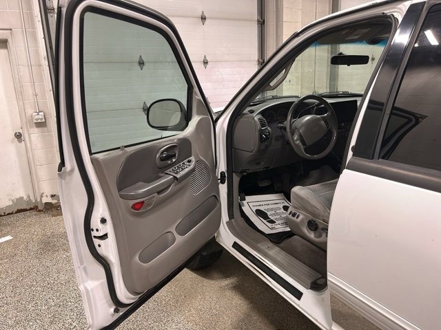 Used 2002 Ford F150 XLT image 9