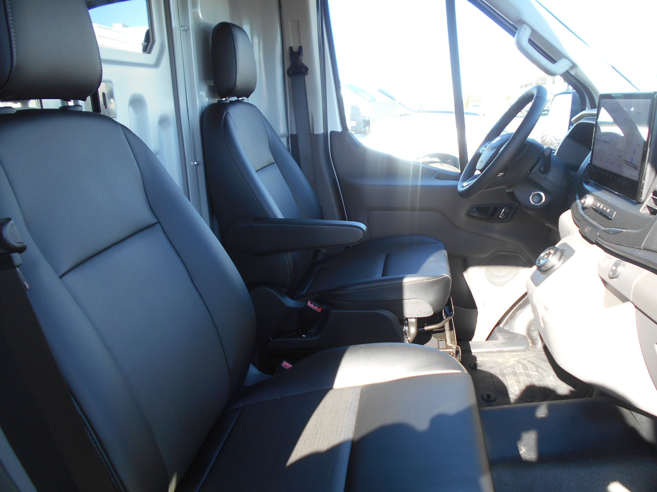 Used 2022 Ford E-Transit Medium Roof w/ Load Area Protection Package RWD image 7