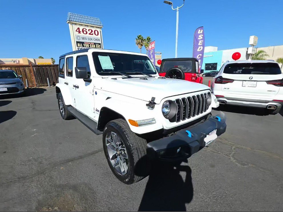 Used 2024 Jeep Wrangler Unlimited w/ Convenience Group AWD/4WD image 3