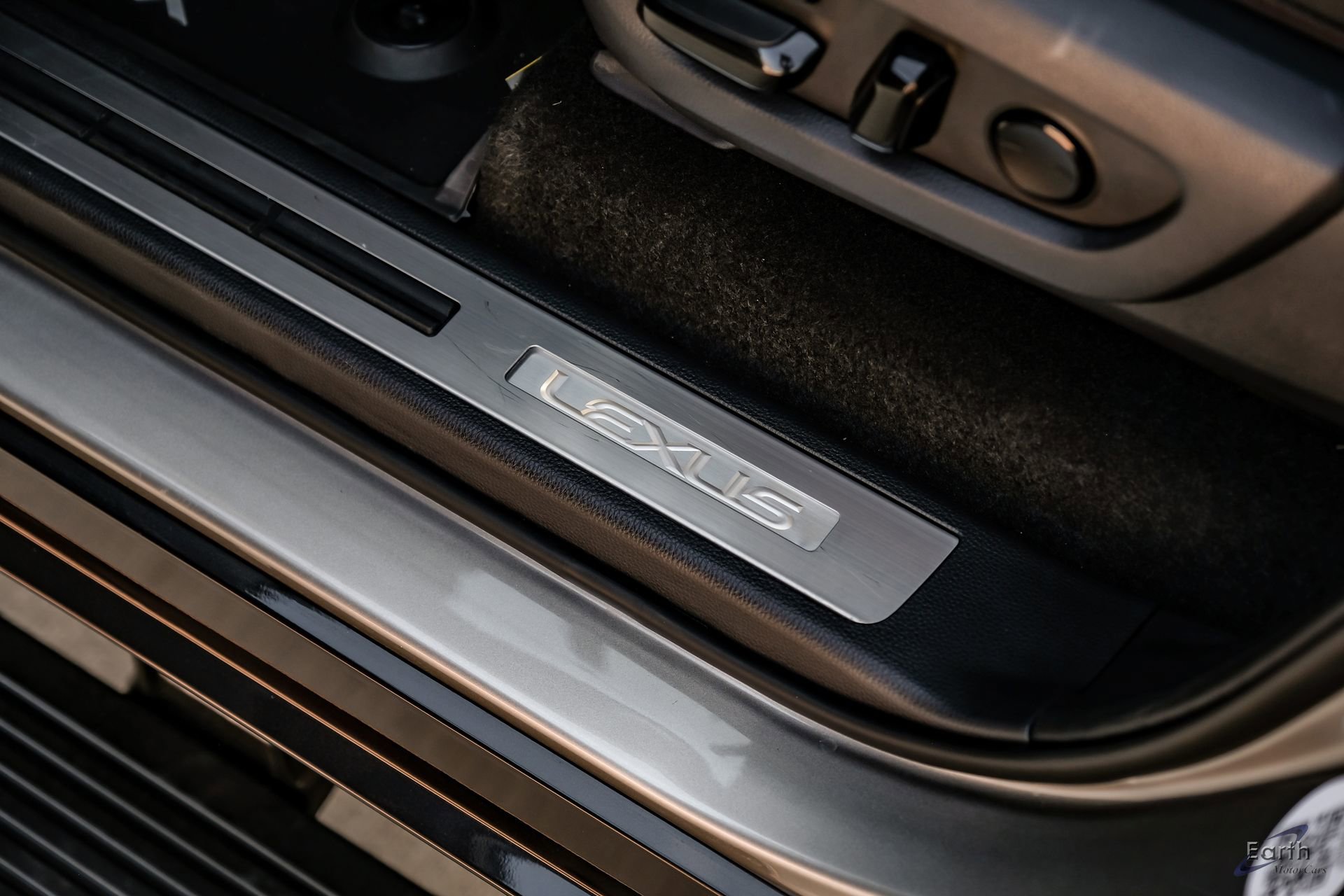 Used 2025 Lexus GX 550 550 Luxury+ HUD Traffic LIFTED w/ Accessory Package (2T) image 35