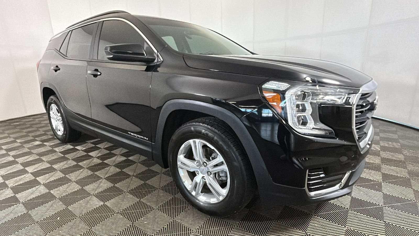 Used 2022 GMC Terrain SLE w/ Driver Convenience Package AWD/4WD video 3