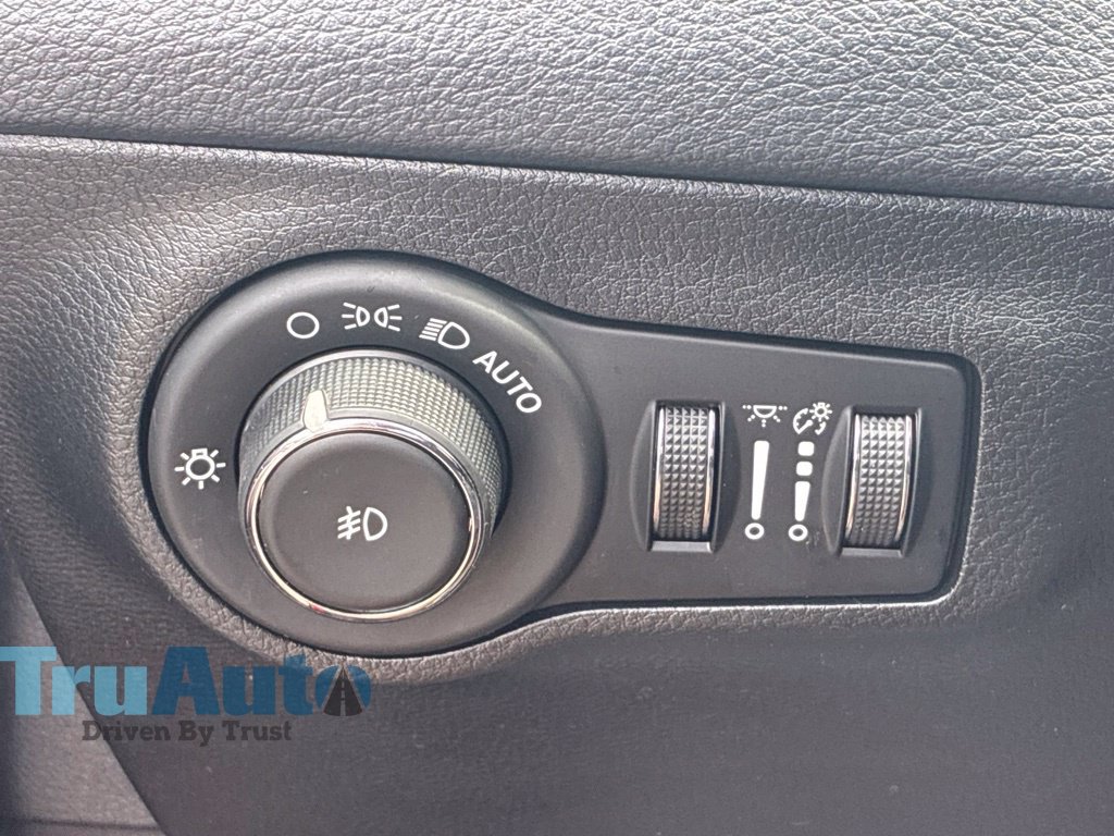 Used 2020 Jeep Compass Latitude FWD image 34