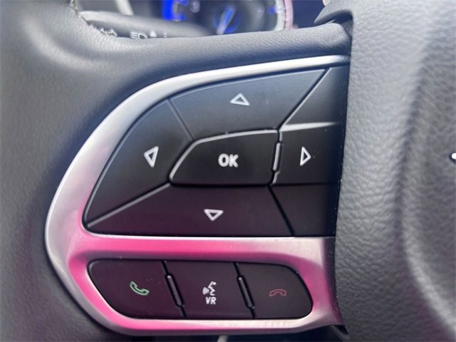 Certified 2023 Chrysler Pacifica Touring-L image 17