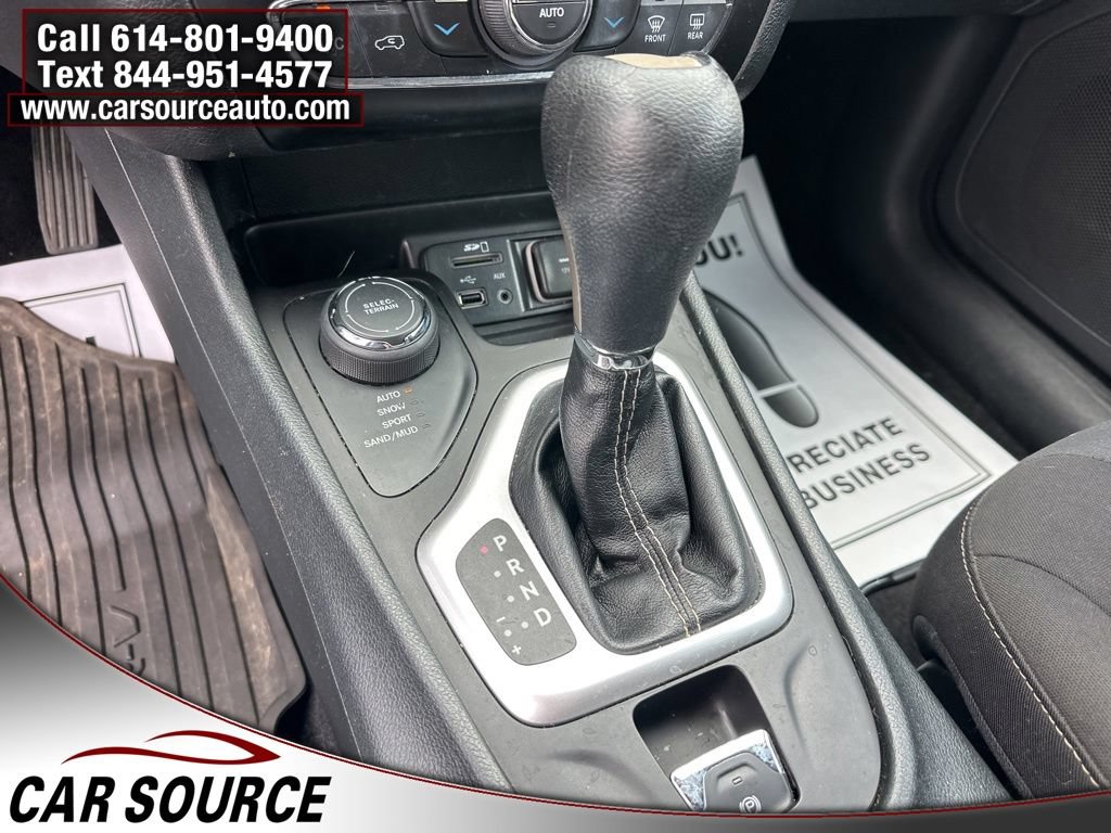 Used 2016 Jeep Cherokee Latitude w/ Comfort/Convenience Group AWD/4WD image 15