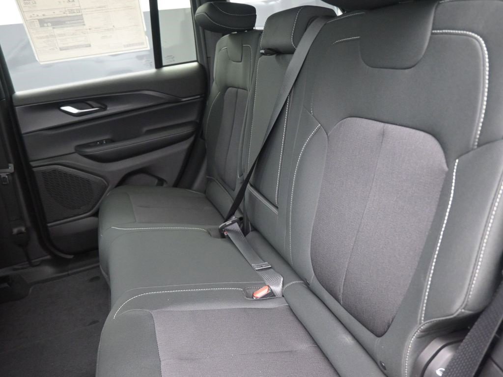 New 2025 Jeep Grand Cherokee Laredo X w/ Luxury Tech Group I image 12