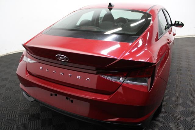 Used 2021 Hyundai Elantra SE w/ Cargo Package FWD image 6