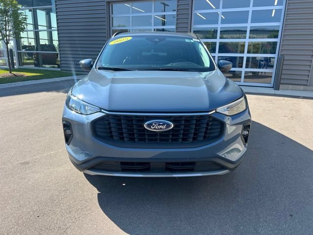 Used 2025 Ford Escape SE FWD image 2