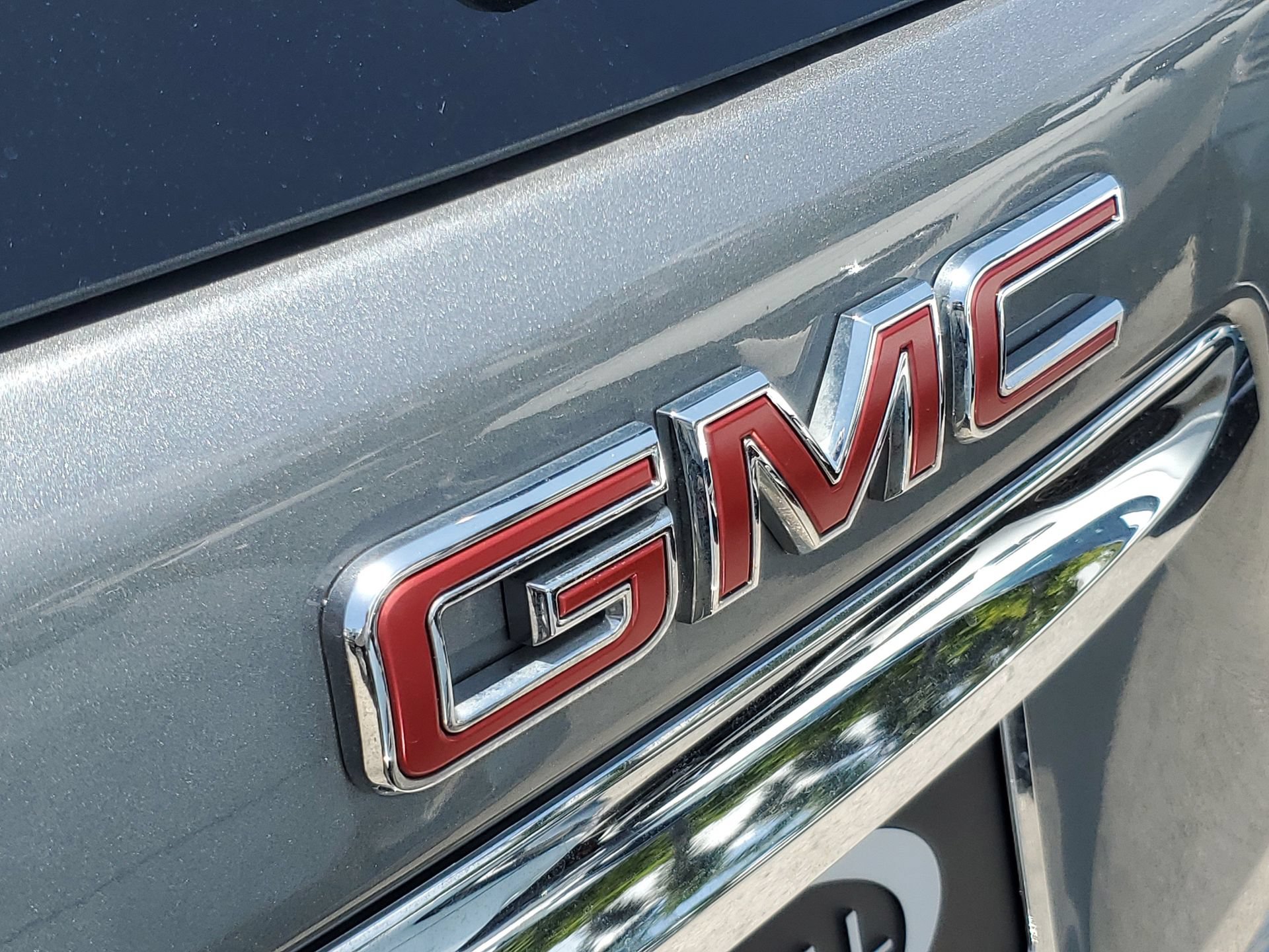 Used 2023 GMC Terrain SLT w/ LPO, Floor Liner Package FWD image 7