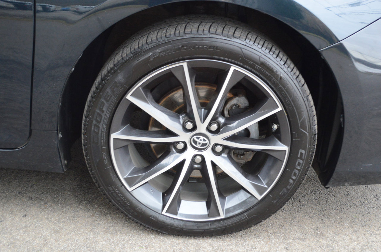 Used 2015 Toyota Camry XSE image 12