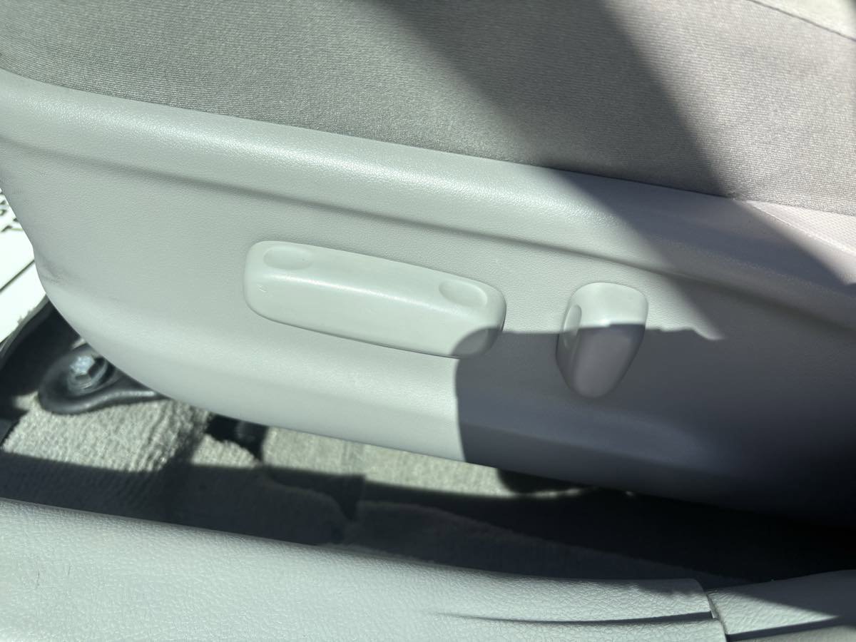 Used 2010 Toyota Camry LE FWD image 19