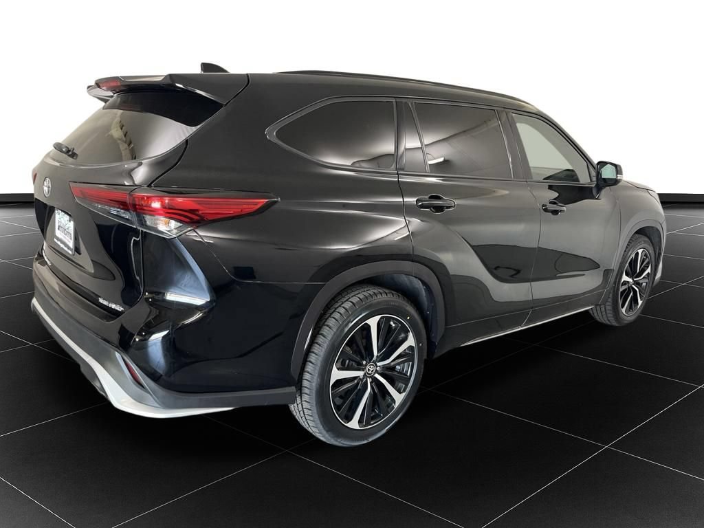 Used 2021 Toyota Highlander XSE AWD/4WD image 5