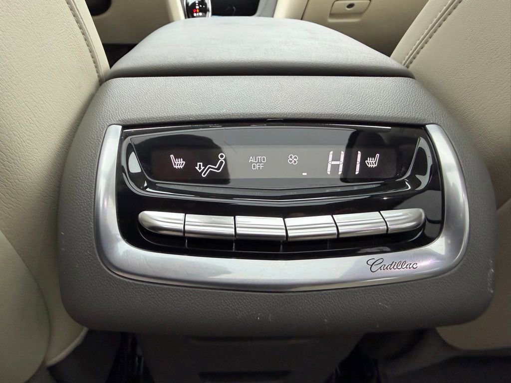 Certified 2023 Cadillac XT6 Premium Luxury image 16