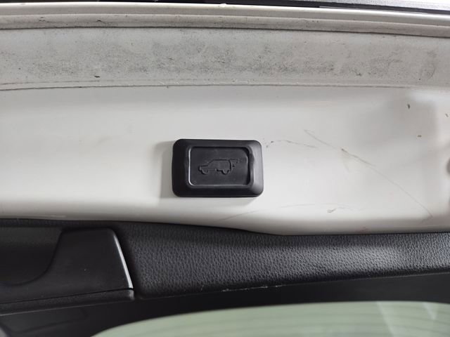 Used 2023 Toyota RAV4 XLE Premium image 33