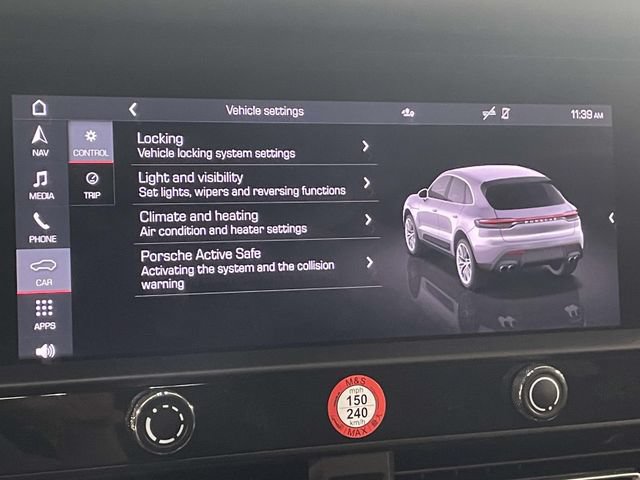 Certified 2024 Porsche Macan AWD/4WD image 31