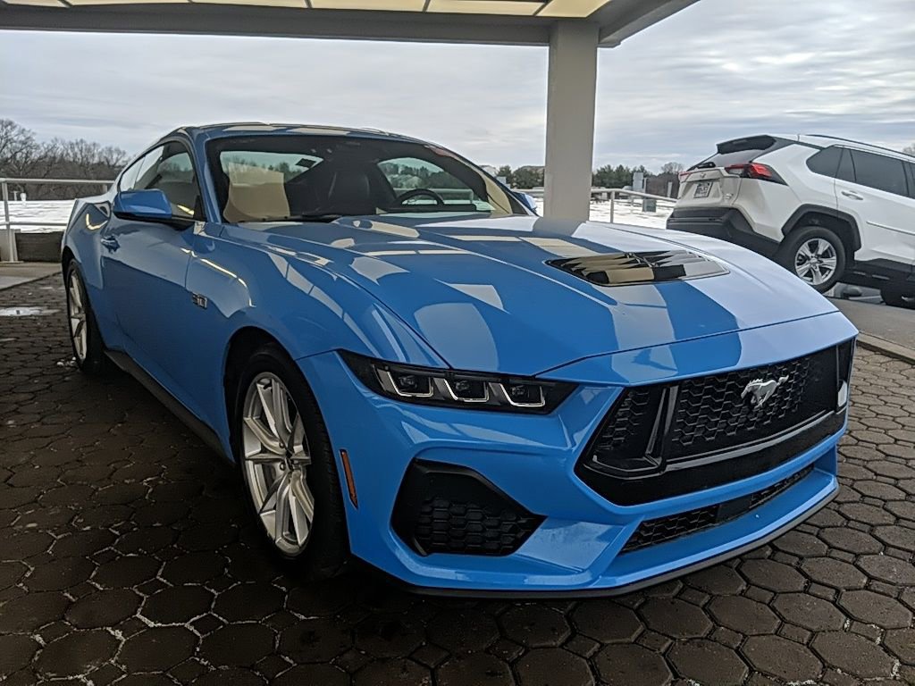 Used 2025 Ford Mustang GT Premium image 3