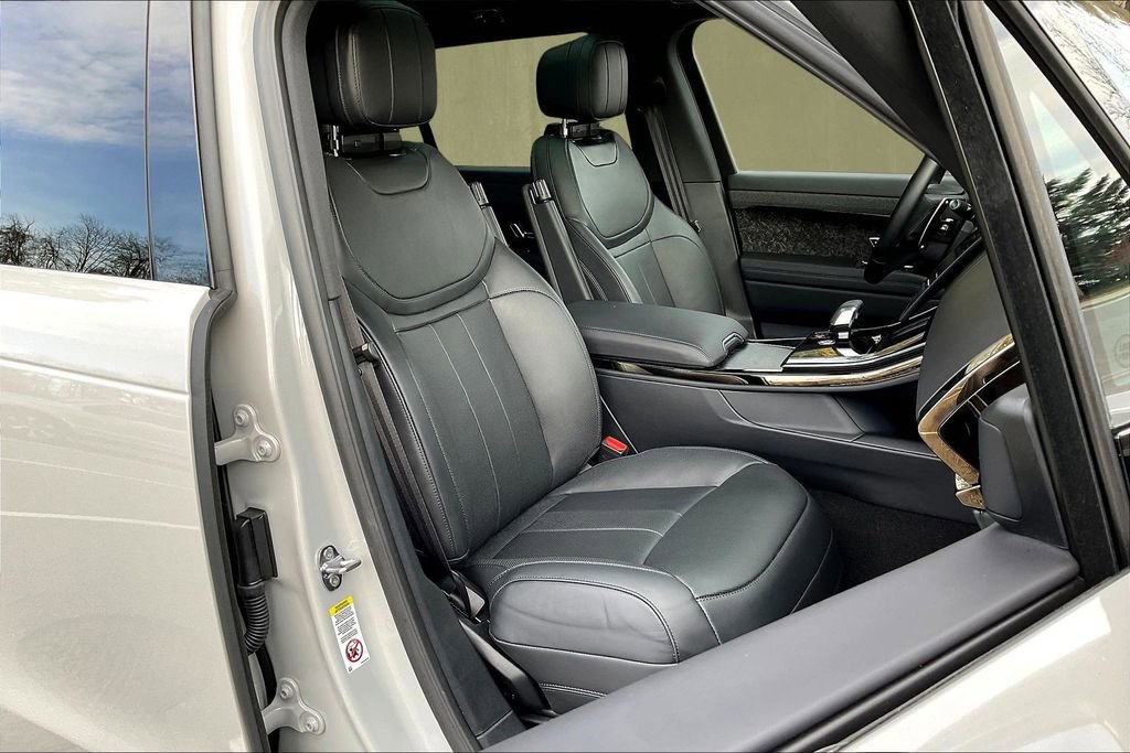 Used 2025 Land Rover Range Rover Sport Dynamic SE image 28