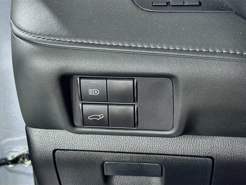 Used 2021 Toyota Highlander XLE FWD image 24