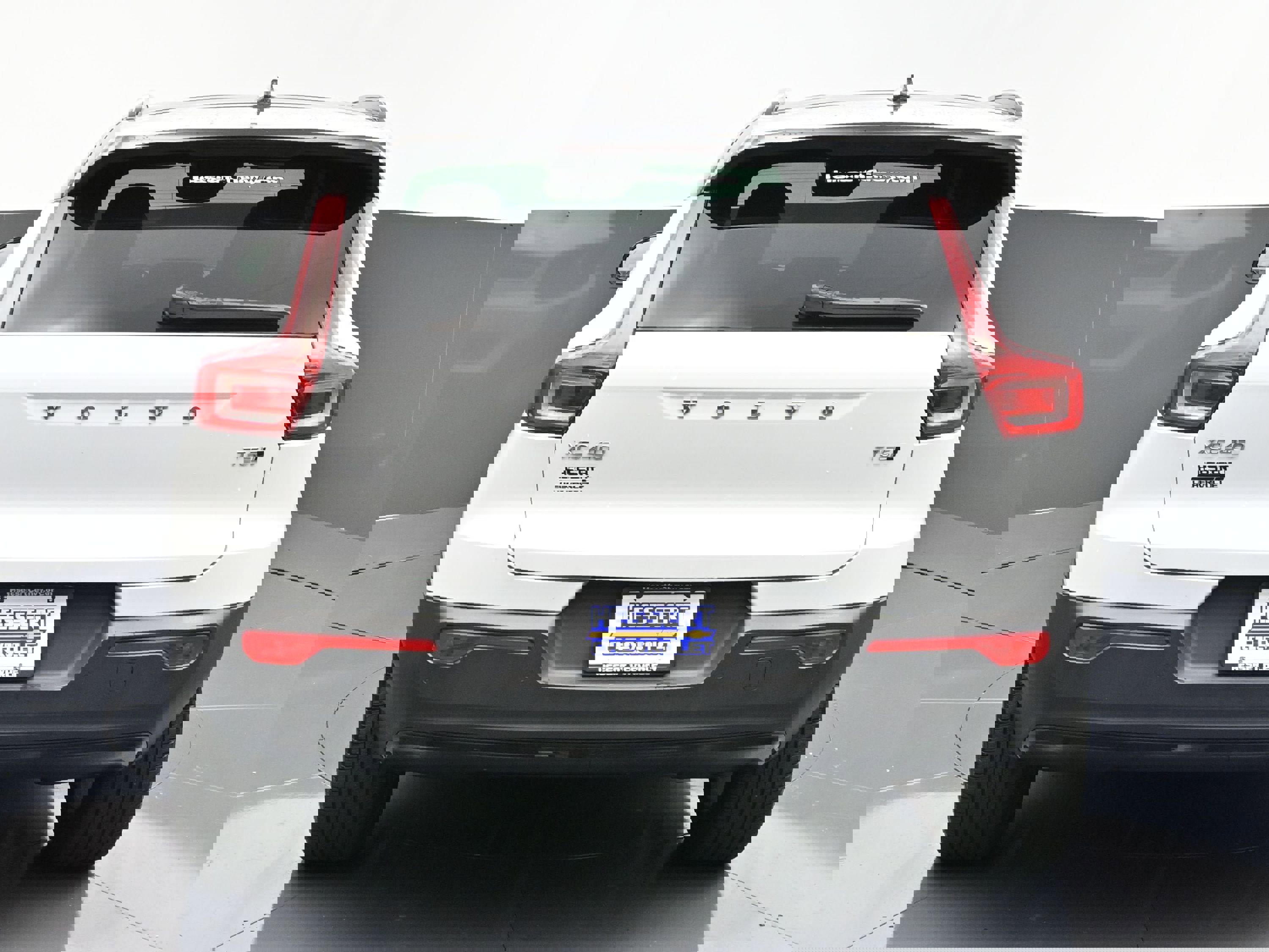 Used 2022 Volvo XC40 T5 R-Design image 54