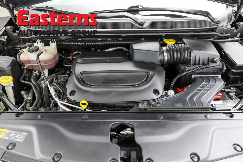 Used 2023 Chrysler Pacifica Touring-L FWD image 7