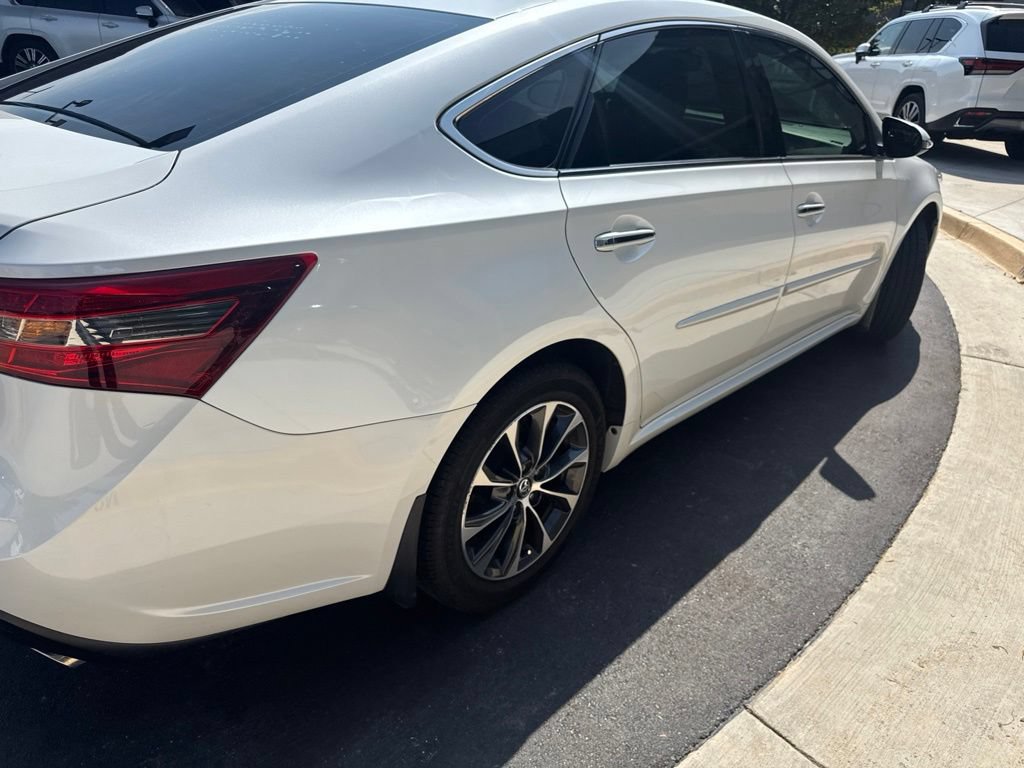 Used 2016 Toyota Avalon XLE Premium FWD image 4