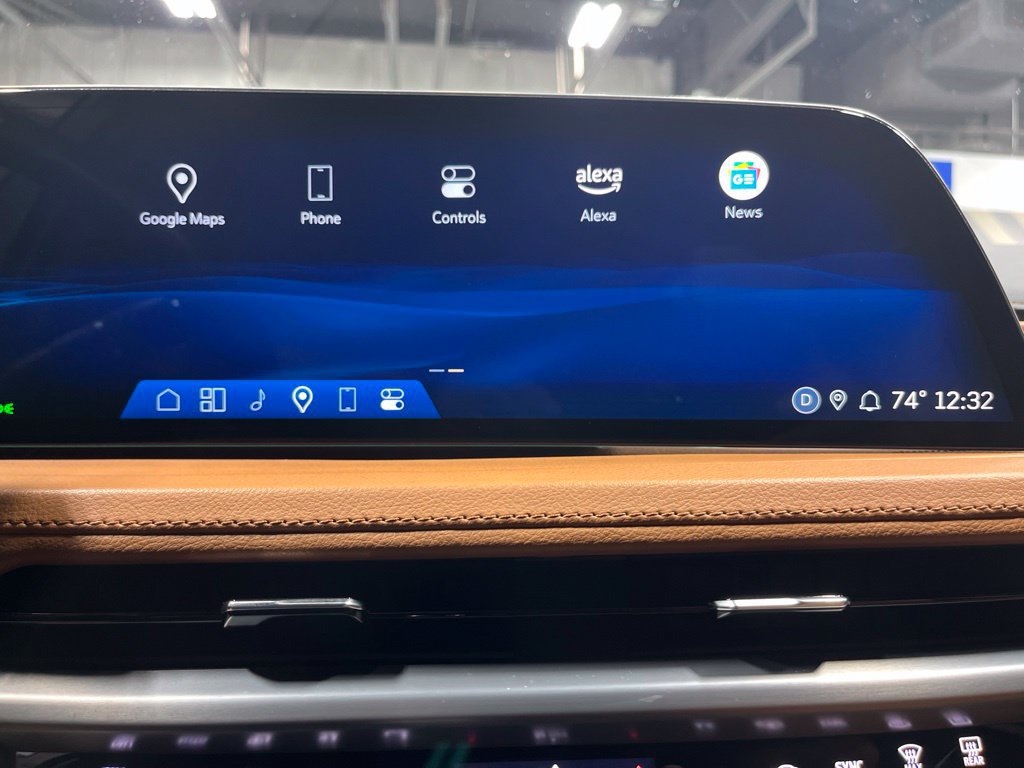 Used 2024 Cadillac XT4 Premium Luxury w/ Active Safety Package AWD/4WD image 22