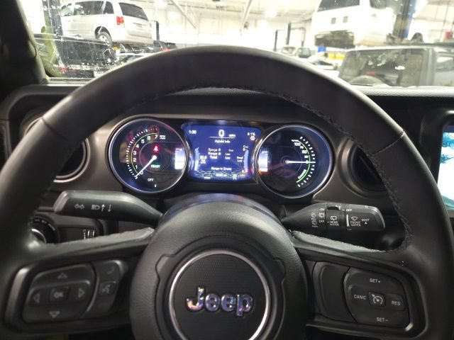 Used 2023 Jeep Wrangler Unlimited w/ Sun & Screen Package AWD/4WD image 17
