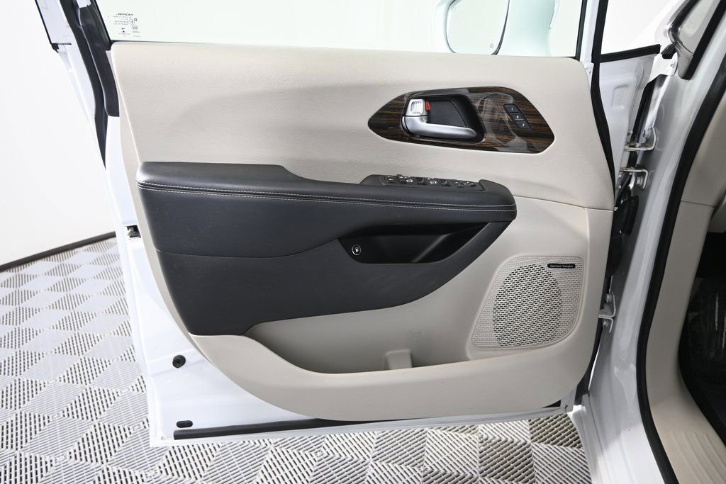Used 2022 Chrysler Pacifica Limited image 20