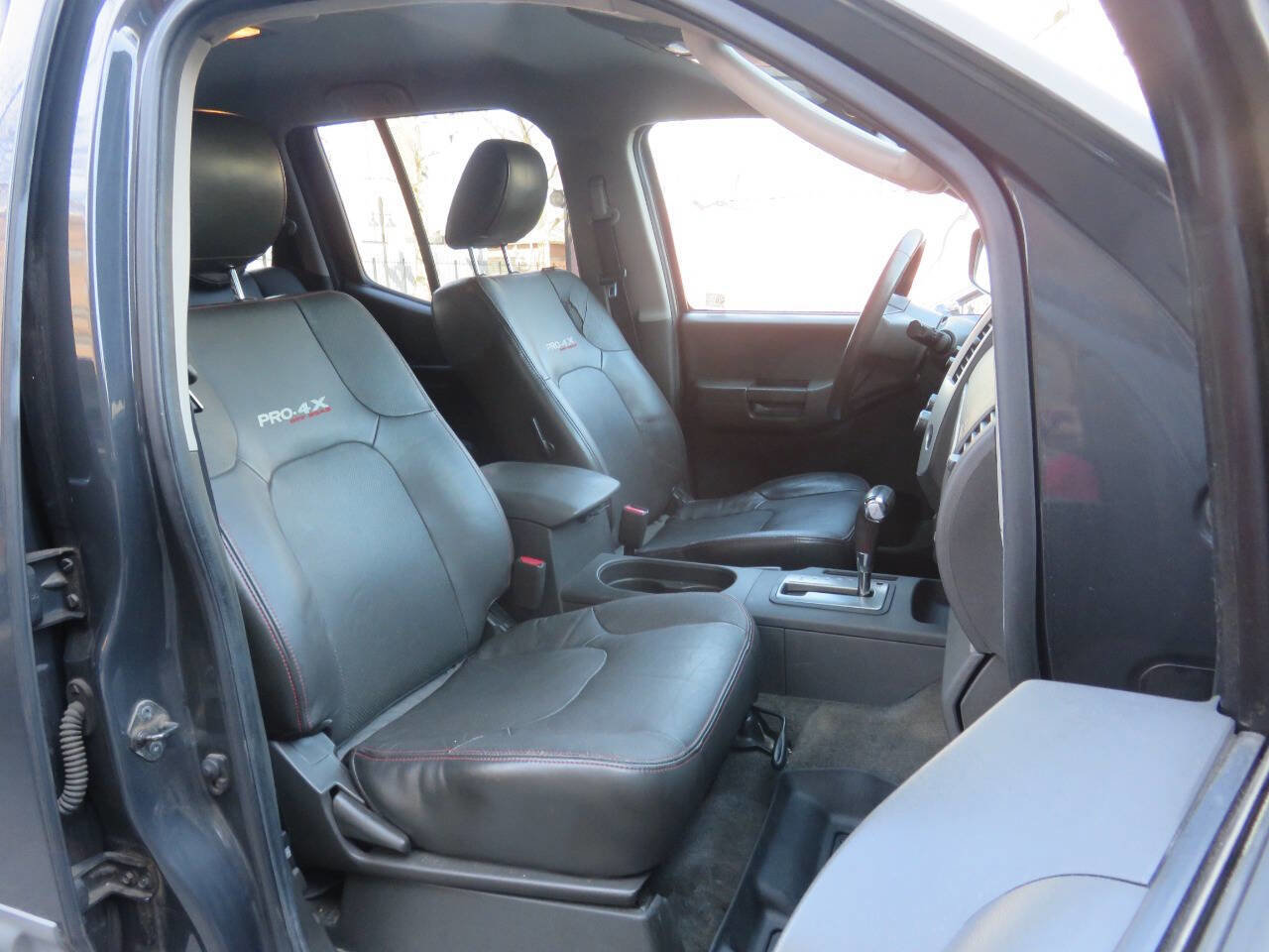 Used 2012 Nissan Xterra PRO-4X w/ Pro-4x Leather Pkg AWD/4WD image 11