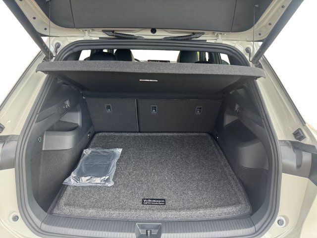 New 2026 Volkswagen Tiguan SEL R-Line AWD/4WD image 11