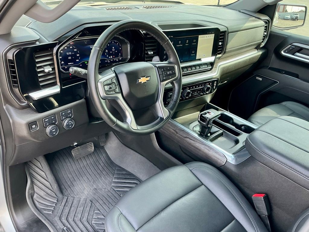 Used 2025 Chevrolet Silverado 1500 LTZ image 40